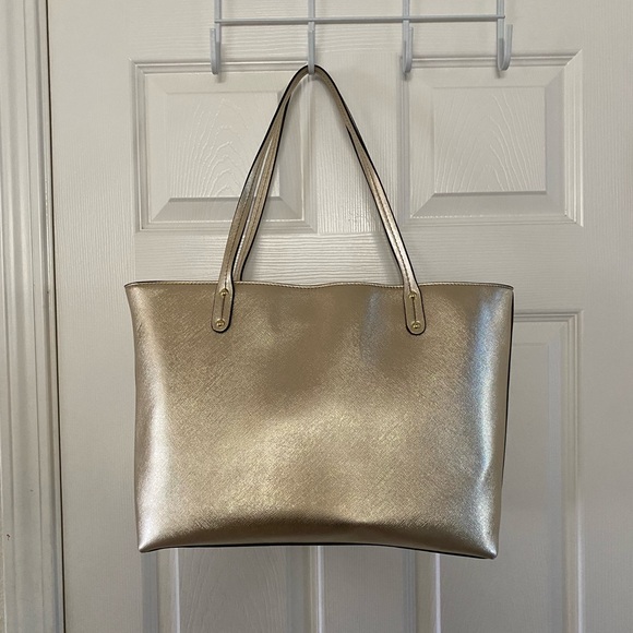 Liz Claiborne Zippered Handbag - Picture 3 of 7